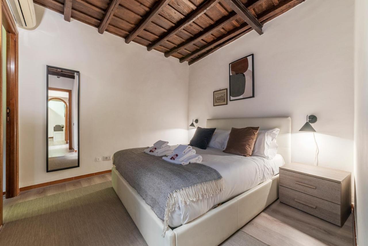 Apartment Giubbonari 23 - Fromhometorome Rom