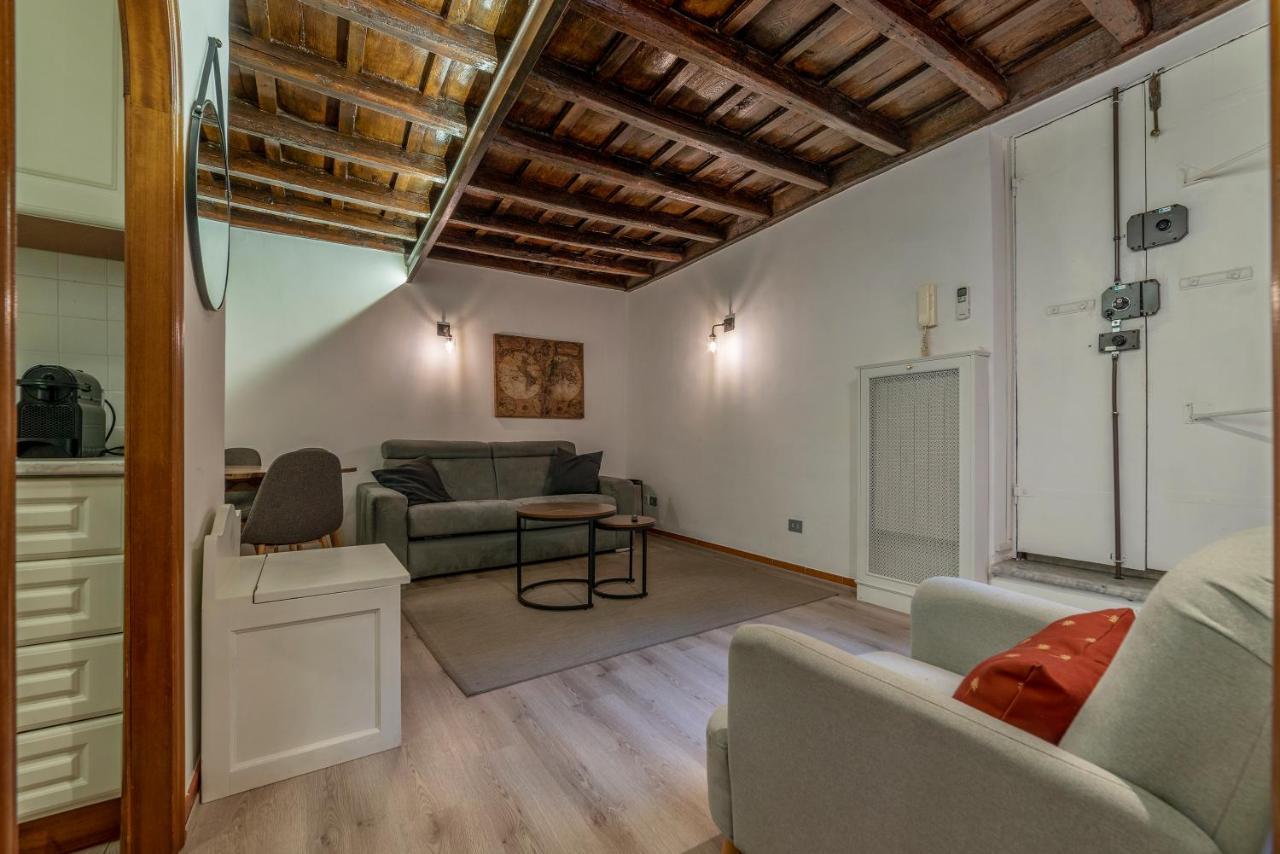 Apartment Giubbonari 23 - Fromhometorome Rom