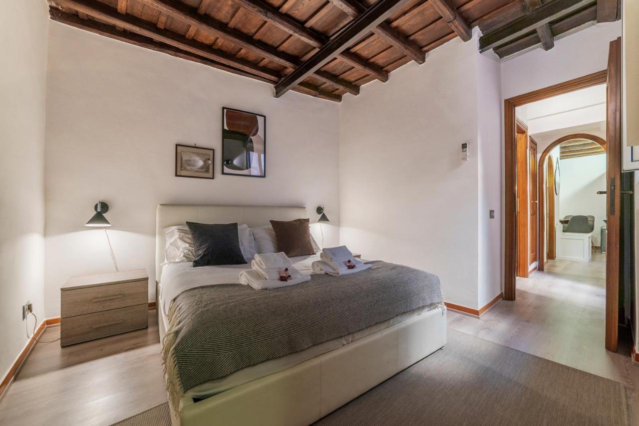 Apartment Giubbonari 23 - Fromhometorome Rom